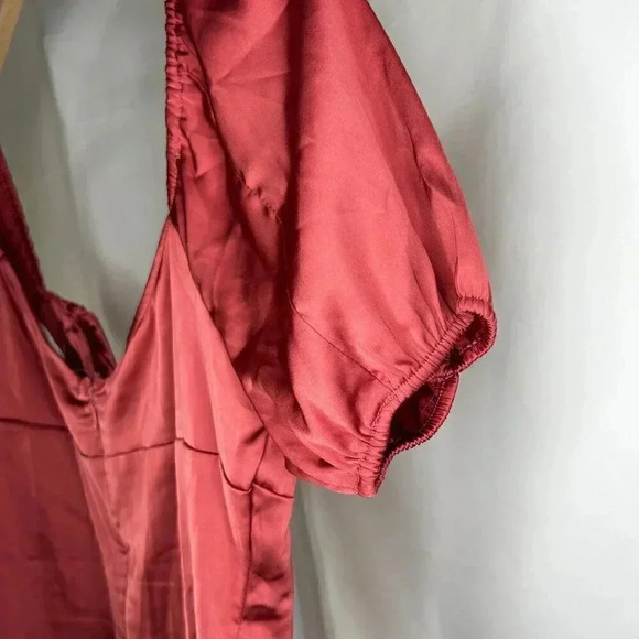 2/$30 Love tree Size Medium Satin Like Body Suit Sweetheart Dusty Red - Picture 8 of 13